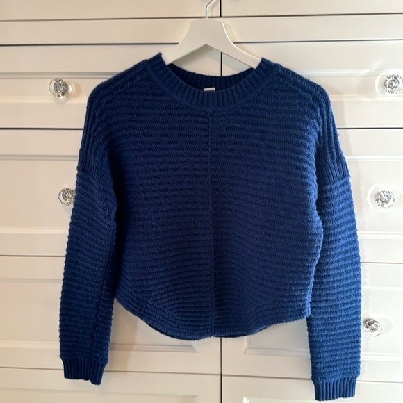 MAX STUDIO COBALT BLUE  AWESOME CROPPED SWEATER, SIZE SMALL WITH SCALLOPED EDGE - Picture 1 of 7